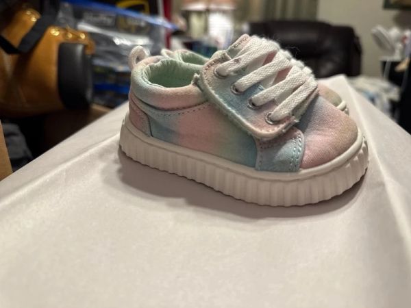 Size 4 Wonder Nation Shoes photo 2