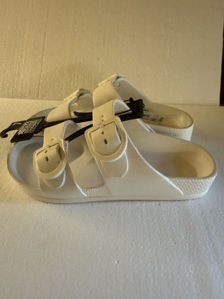 No Boundaries Women’s sandals size 7 photo 2