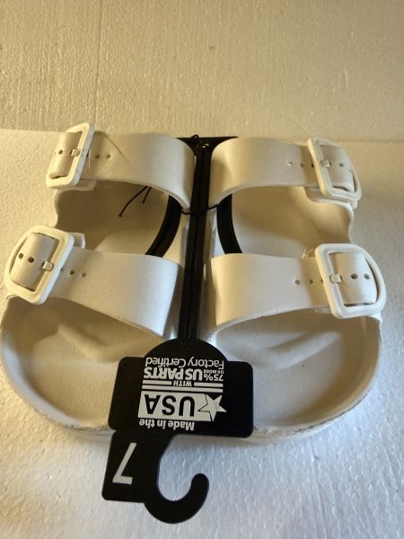 No Boundaries Women’s sandals size 7